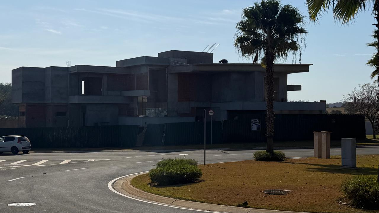 Residencial multifamiliar acompanhado pela TOVANI